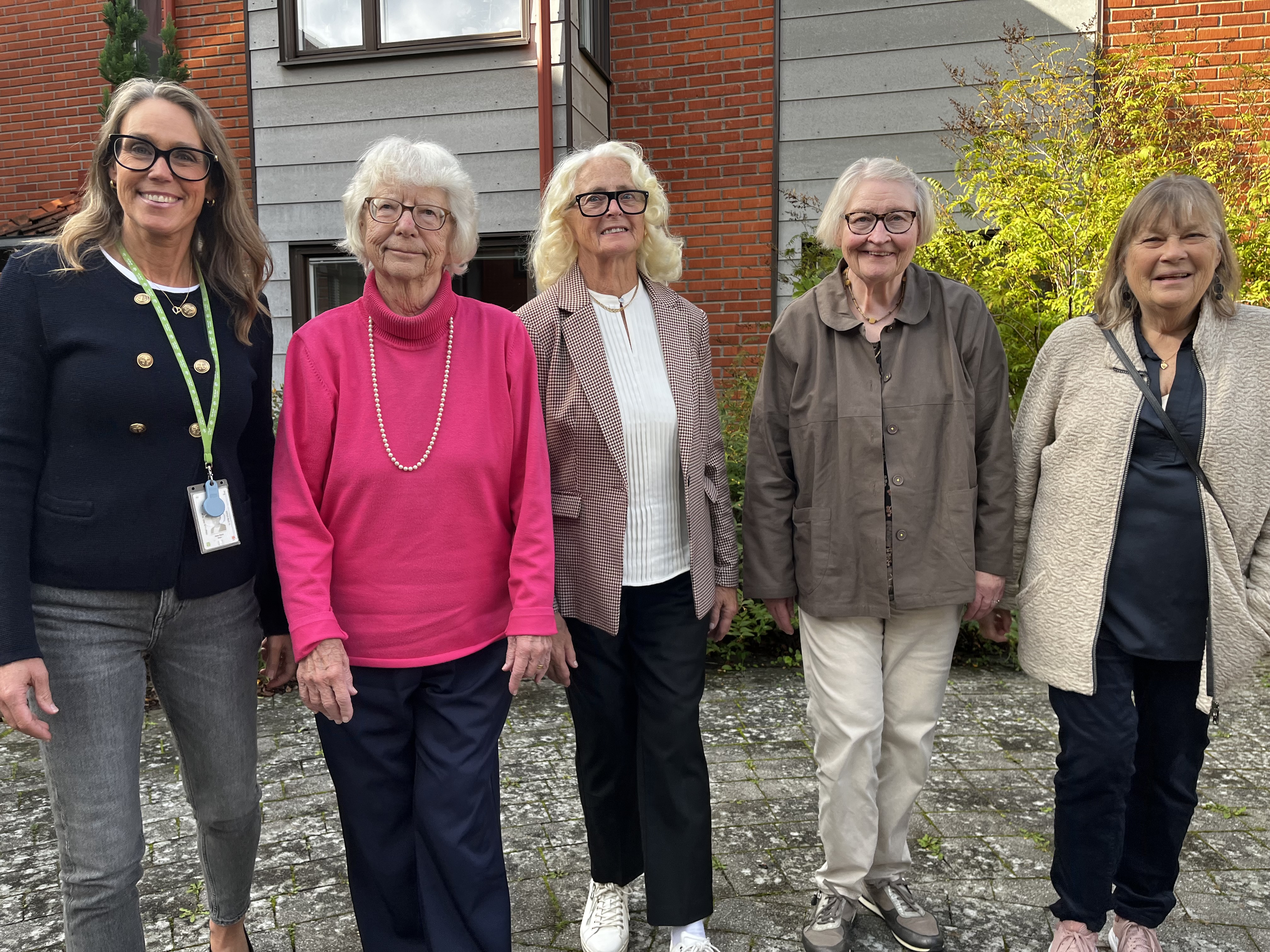 En gruppbild på deltagare i boendegruppen samt LKFs fastighetsstrateg